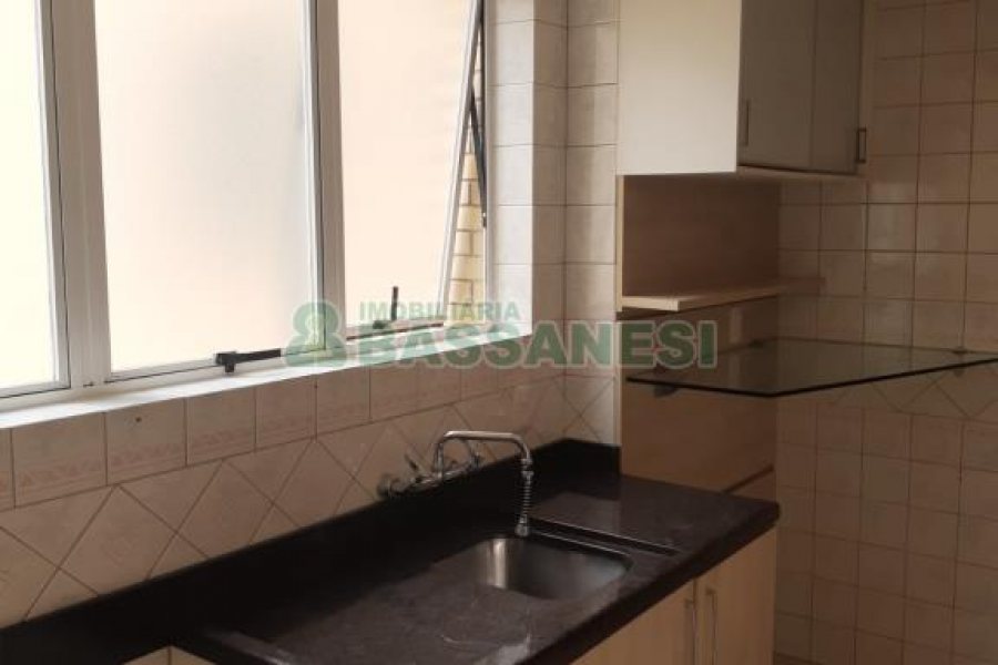 Apartamento com 62m², 2 dormitórios, 2 vagas, no bairro Universitário em Caxias do Sul para Comprar