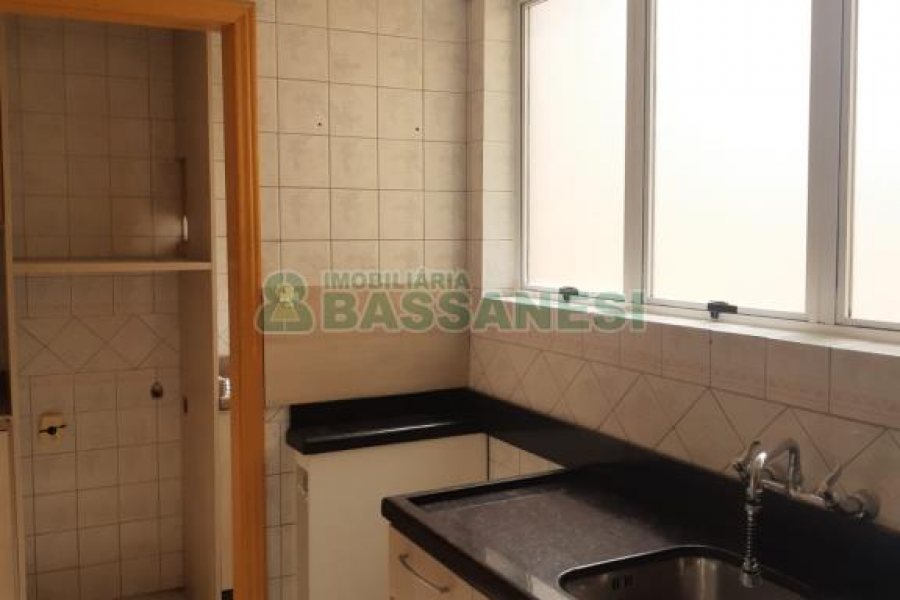 Apartamento com 62m², 2 dormitórios, 2 vagas, no bairro Universitário em Caxias do Sul para Comprar