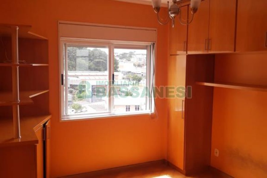 Apartamento com 62m², 2 dormitórios, 2 vagas, no bairro Universitário em Caxias do Sul para Comprar