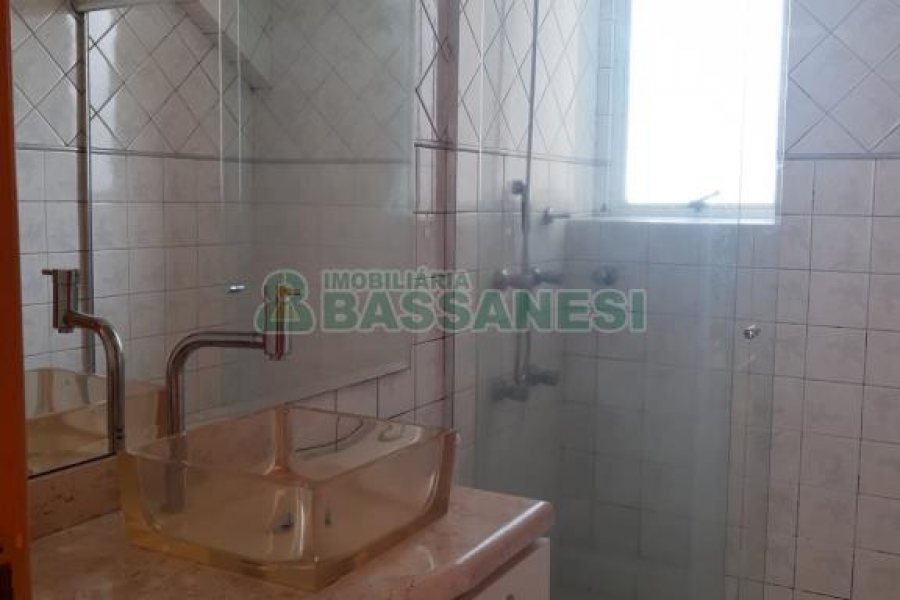 Apartamento com 62m², 2 dormitórios, 2 vagas, no bairro Universitário em Caxias do Sul para Comprar