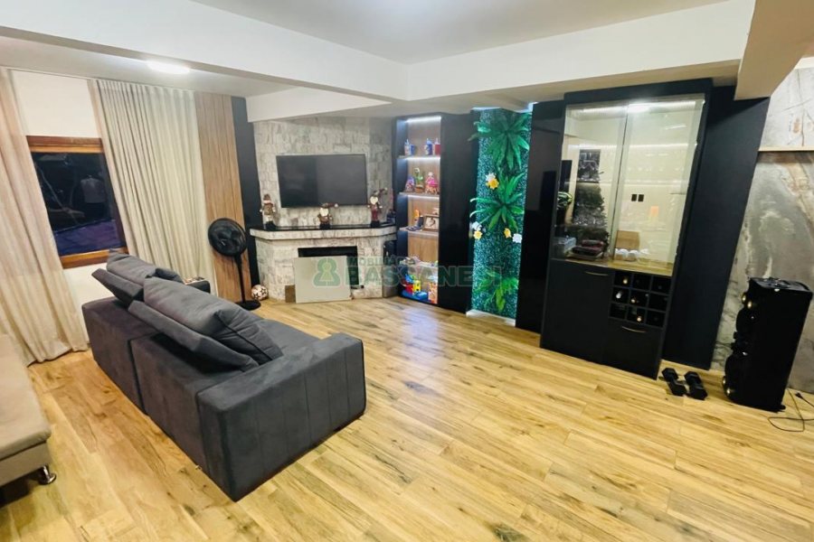 Casa com 100m², 2 dormitórios, 2 vagas, no bairro Ana Rech em Caxias do Sul para Alugar