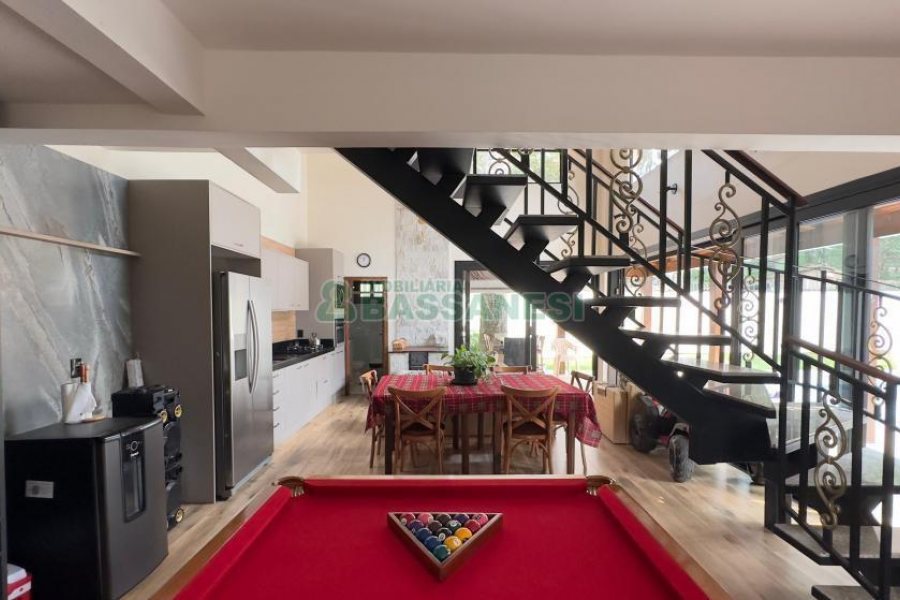 Casa com 100m², 2 dormitórios, 2 vagas, no bairro Ana Rech em Caxias do Sul para Alugar