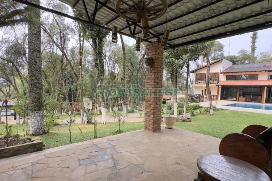 Casa com 100m², 2 dormitórios, 2 vagas, no bairro Ana Rech em Caxias do Sul para Alugar