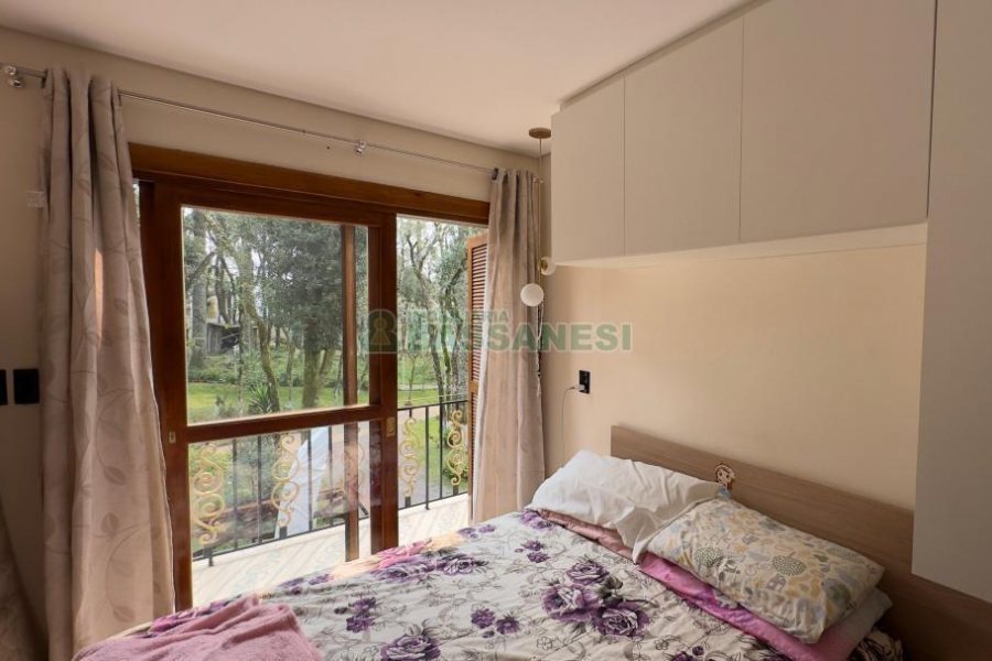 Casa com 100m², 2 dormitórios, 2 vagas, no bairro Ana Rech em Caxias do Sul para Alugar