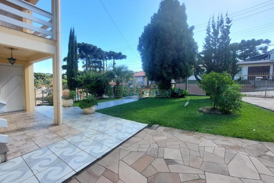 Casa com 145m², 3 dormitórios, 1 vaga, no bairro Ana Rech em Caxias do Sul para Alugar