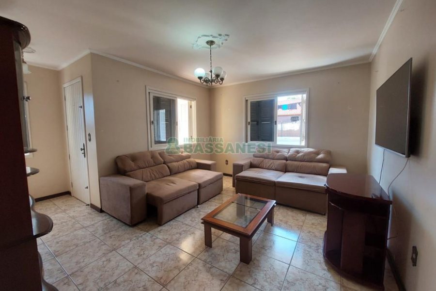 Casa com 145m², 3 dormitórios, 1 vaga, no bairro Ana Rech em Caxias do Sul para Alugar