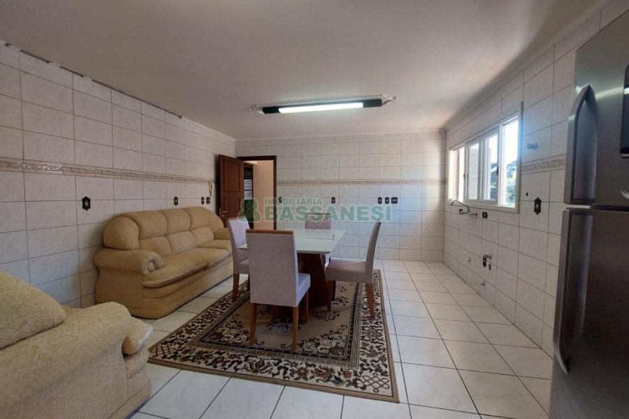 Casa com 145m², 3 dormitórios, 1 vaga, no bairro Ana Rech em Caxias do Sul para Alugar