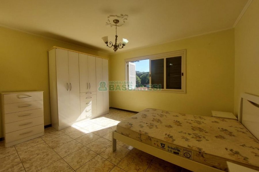 Casa com 145m², 3 dormitórios, 1 vaga, no bairro Ana Rech em Caxias do Sul para Alugar