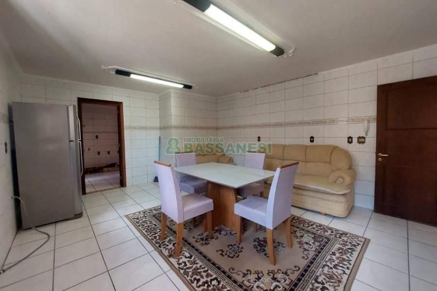 Casa com 145m², 3 dormitórios, 1 vaga, no bairro Ana Rech em Caxias do Sul para Alugar