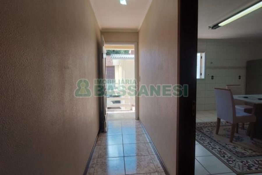 Casa com 145m², 3 dormitórios, 1 vaga, no bairro Ana Rech em Caxias do Sul para Alugar