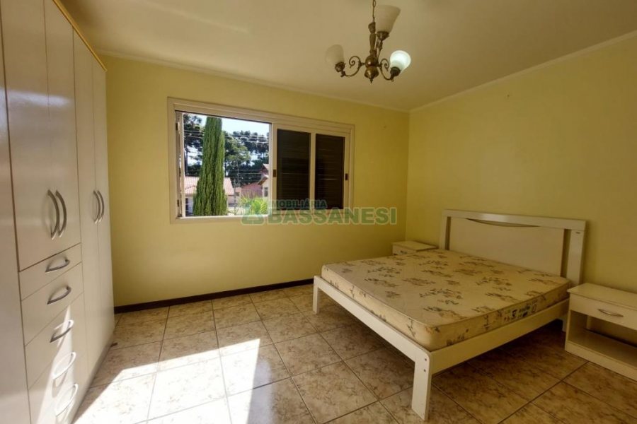 Casa com 145m², 3 dormitórios, 1 vaga, no bairro Ana Rech em Caxias do Sul para Alugar