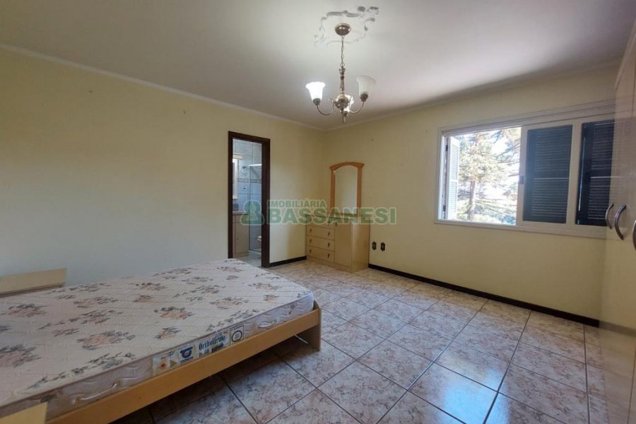 Casa com 145m², 3 dormitórios, 1 vaga, no bairro Ana Rech em Caxias do Sul para Alugar