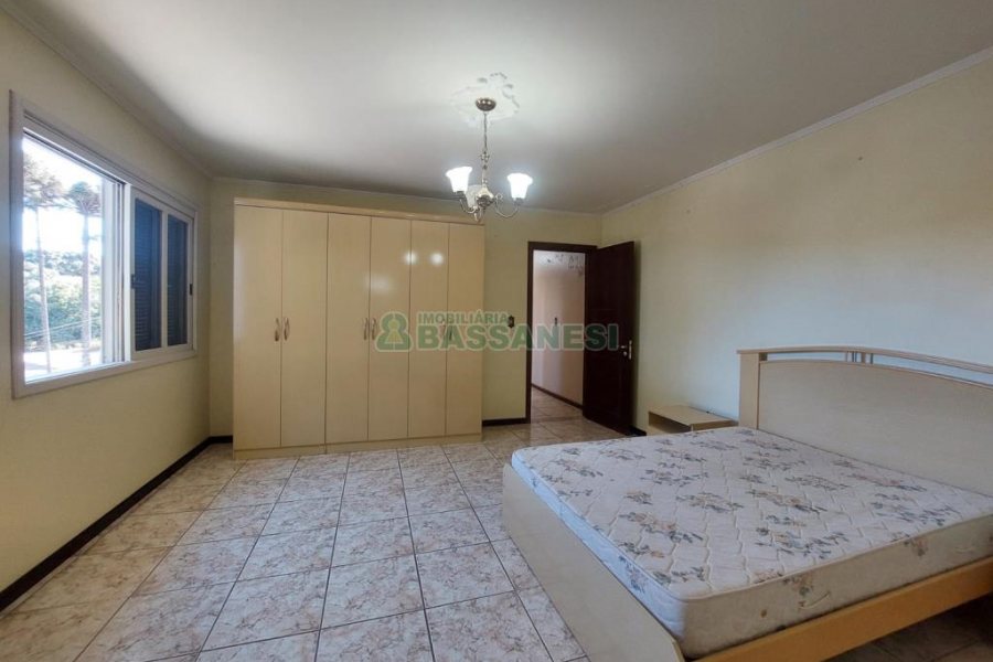 Casa com 145m², 3 dormitórios, 1 vaga, no bairro Ana Rech em Caxias do Sul para Alugar