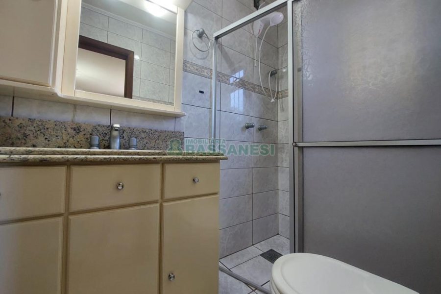 Casa com 145m², 3 dormitórios, 1 vaga, no bairro Ana Rech em Caxias do Sul para Alugar