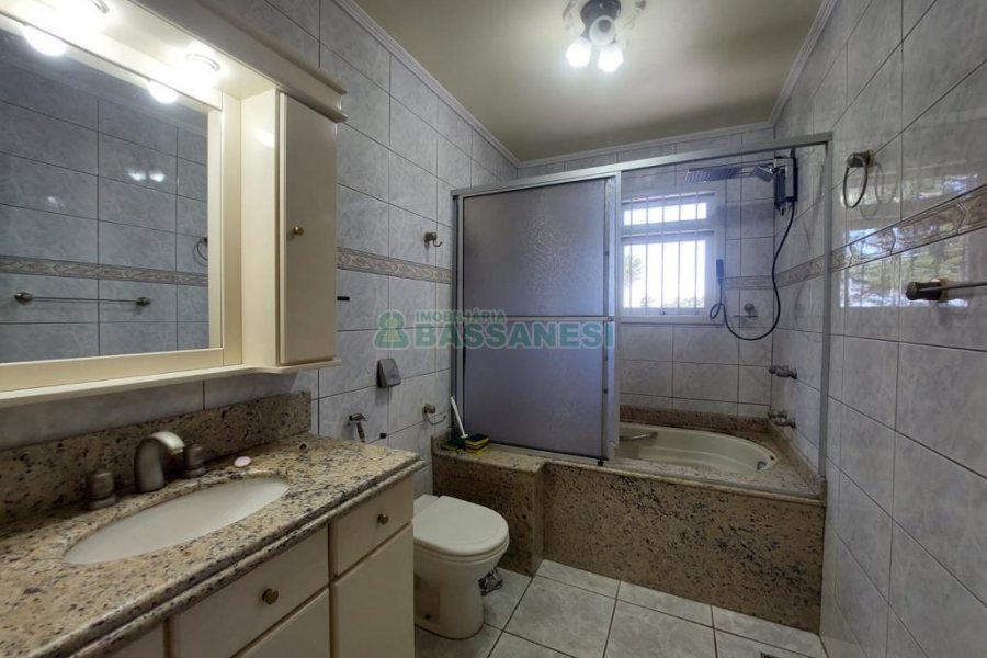 Casa com 145m², 3 dormitórios, 1 vaga, no bairro Ana Rech em Caxias do Sul para Alugar