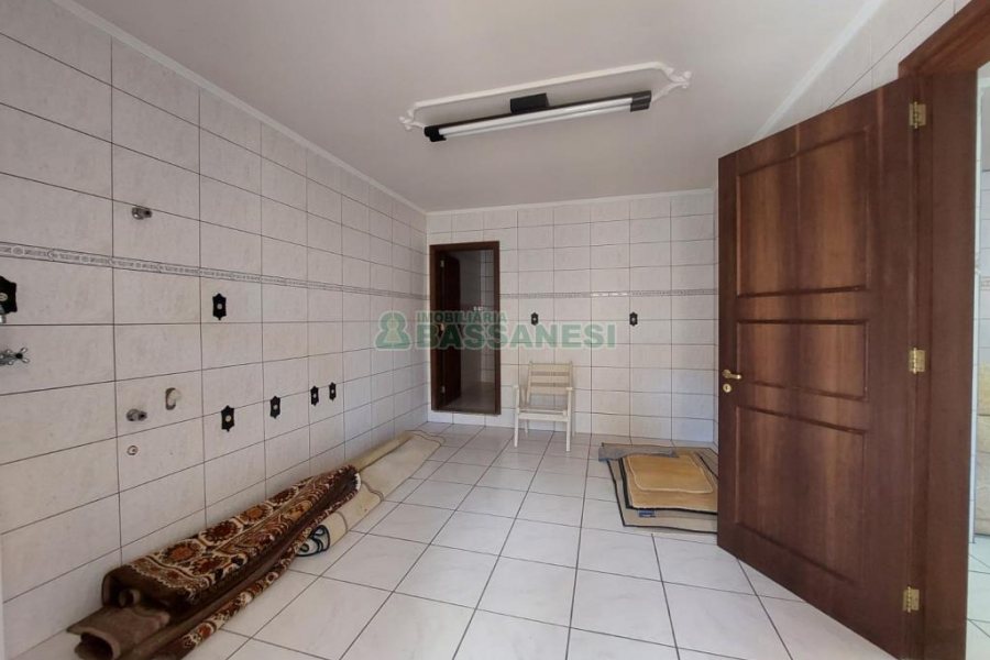 Casa com 145m², 3 dormitórios, 1 vaga, no bairro Ana Rech em Caxias do Sul para Alugar