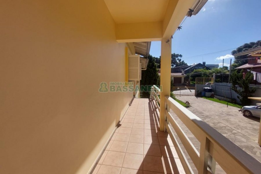 Casa com 145m², 3 dormitórios, 1 vaga, no bairro Ana Rech em Caxias do Sul para Alugar