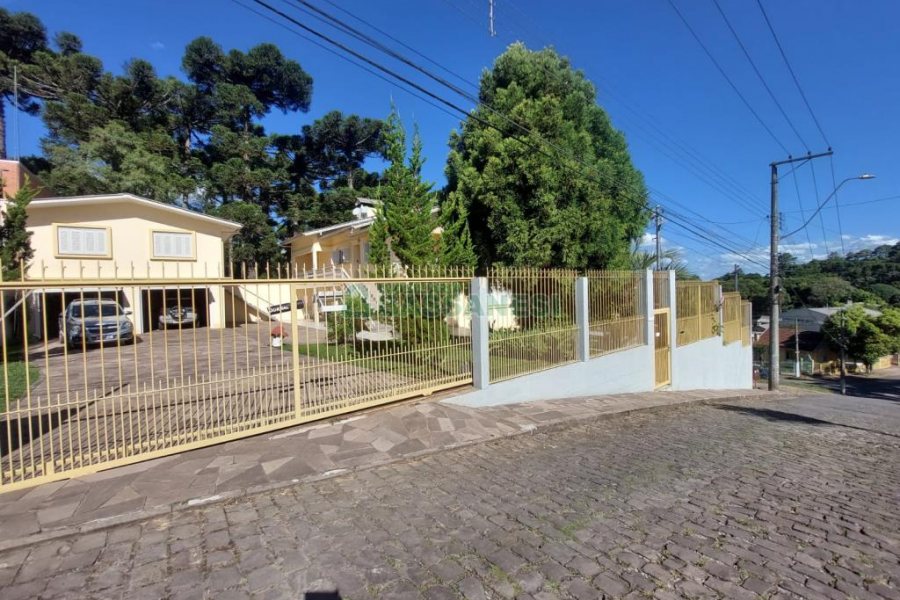 Casa com 145m², 3 dormitórios, 1 vaga, no bairro Ana Rech em Caxias do Sul para Alugar