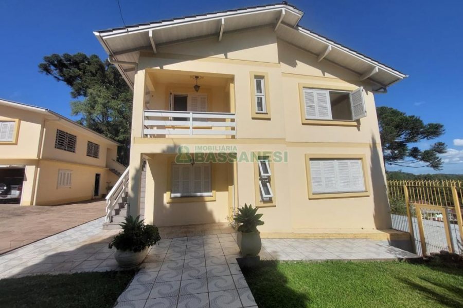 Casa com 145m², 3 dormitórios, 1 vaga, no bairro Ana Rech em Caxias do Sul para Alugar