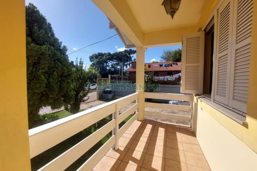 Casa com 145m², 3 dormitórios, 1 vaga, no bairro Ana Rech em Caxias do Sul para Alugar