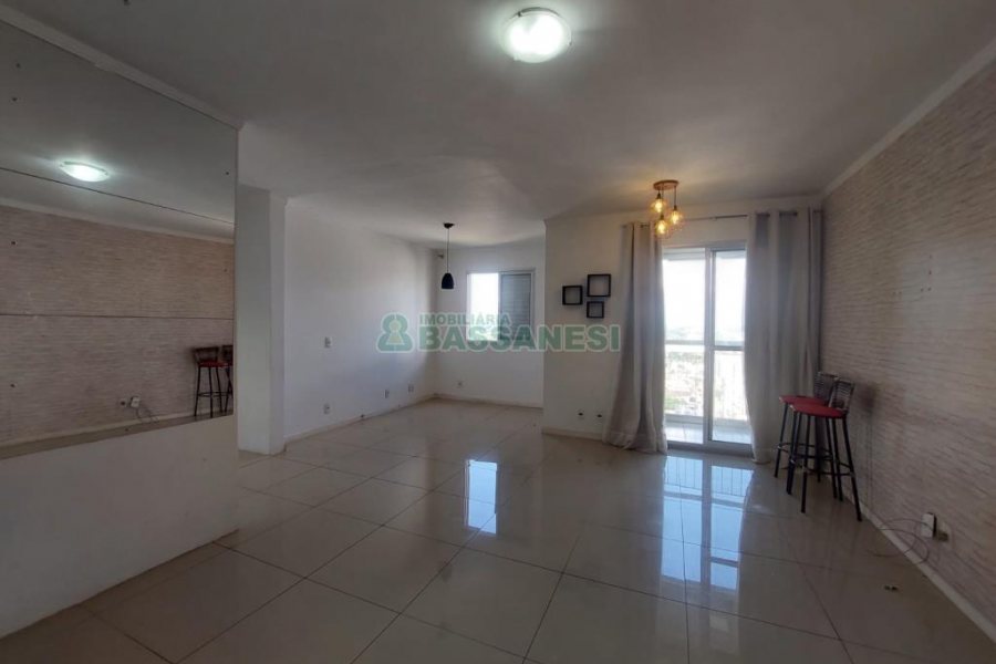 Apto Mobiliado com 65m², 2 dormitórios, 1 vaga, no bairro Lourdes em Caxias do Sul para Alugar