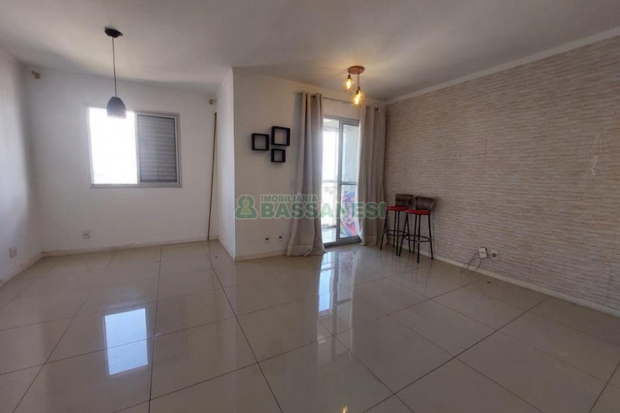 Apto Mobiliado com 65m², 2 dormitórios, 1 vaga, no bairro Lourdes em Caxias do Sul para Alugar