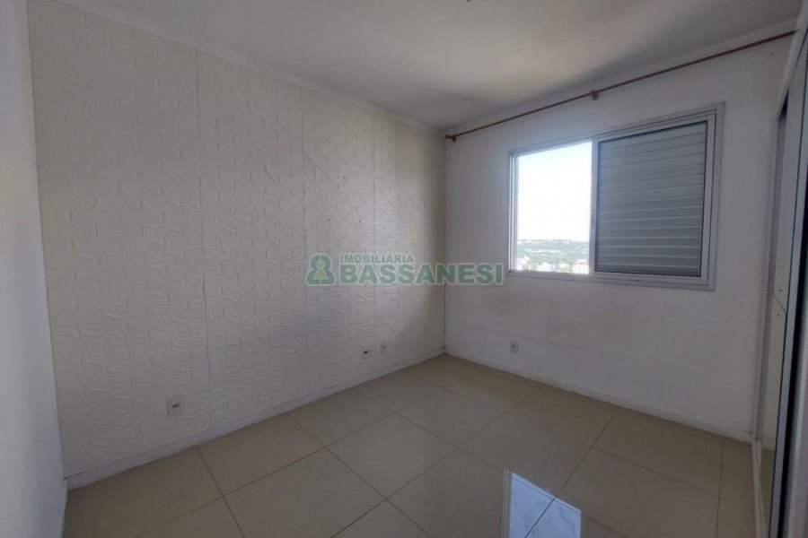 Apto Mobiliado com 65m², 2 dormitórios, 1 vaga, no bairro Lourdes em Caxias do Sul para Alugar