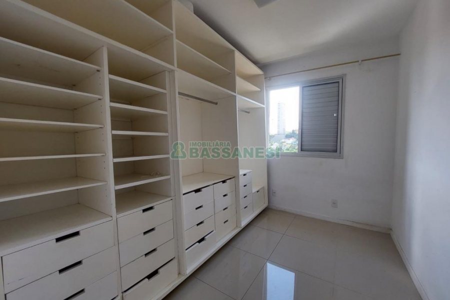 Apto Mobiliado com 65m², 2 dormitórios, 1 vaga, no bairro Lourdes em Caxias do Sul para Alugar