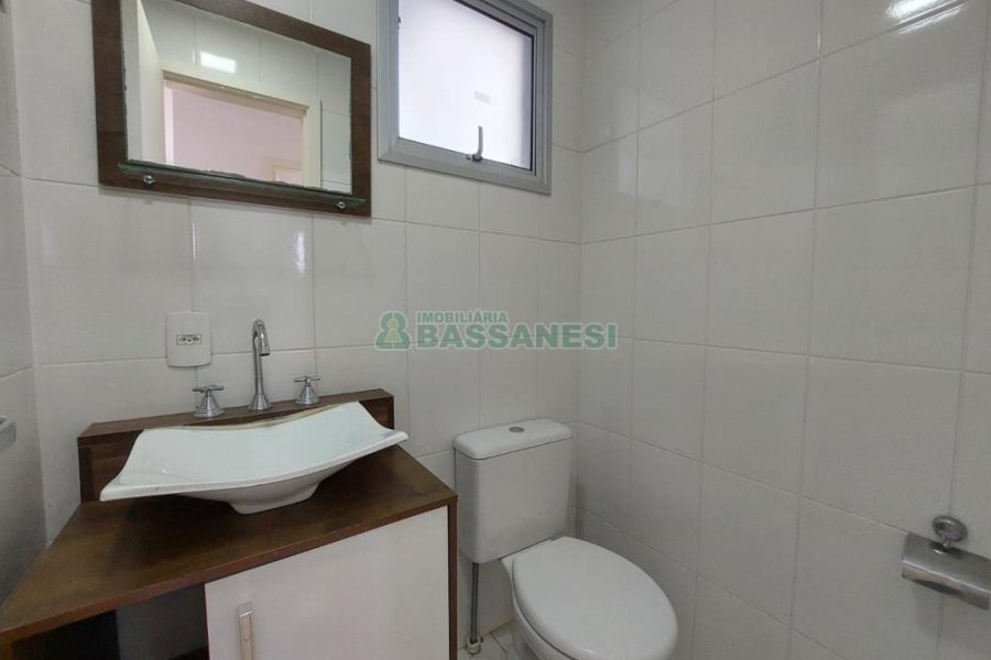 Apto Mobiliado com 65m², 2 dormitórios, 1 vaga, no bairro Lourdes em Caxias do Sul para Alugar