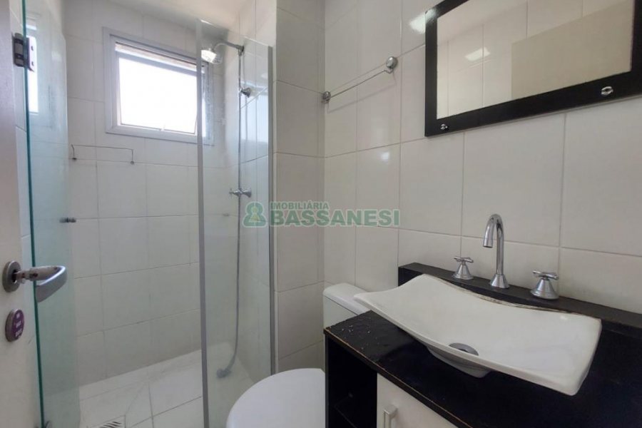 Apto Mobiliado com 65m², 2 dormitórios, 1 vaga, no bairro Lourdes em Caxias do Sul para Alugar