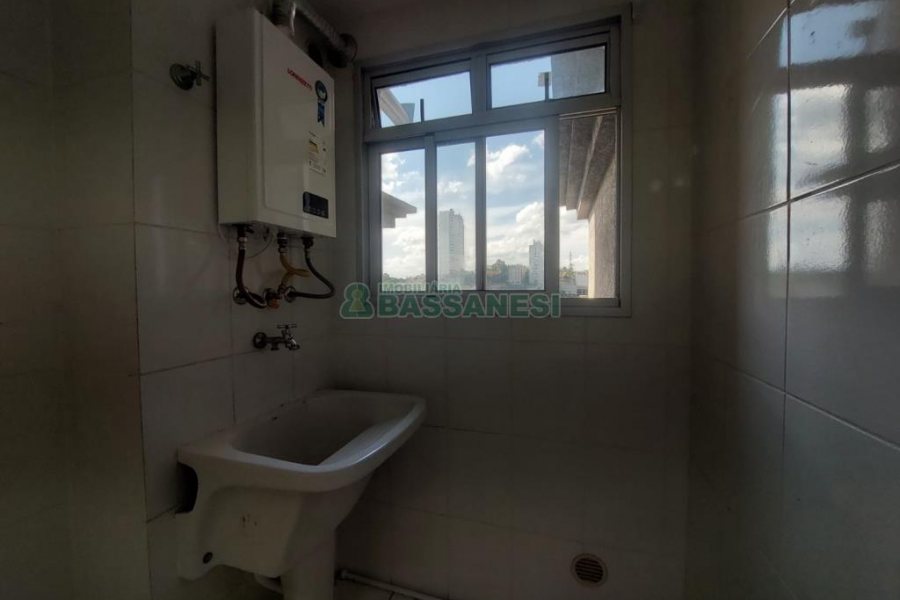 Apto Mobiliado com 65m², 2 dormitórios, 1 vaga, no bairro Lourdes em Caxias do Sul para Alugar