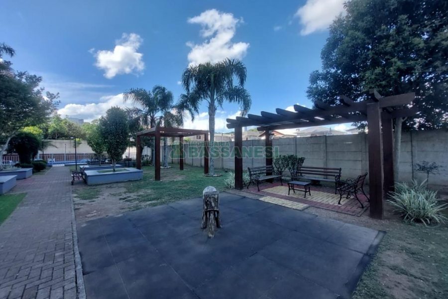 Apto Mobiliado com 65m², 2 dormitórios, 1 vaga, no bairro Lourdes em Caxias do Sul para Alugar