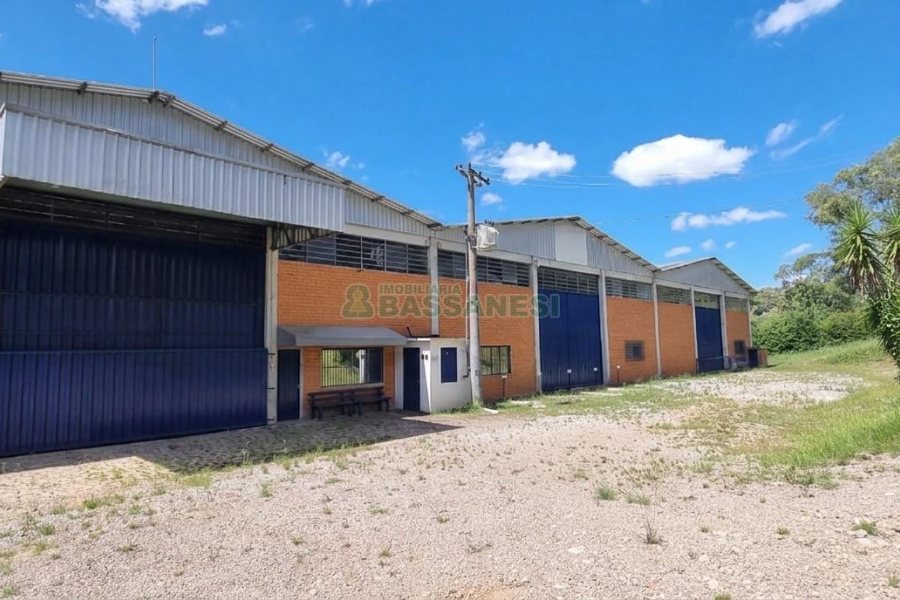 Pavilhão com 2100m², no bairro Linha 40 em Caxias do Sul para Comprar