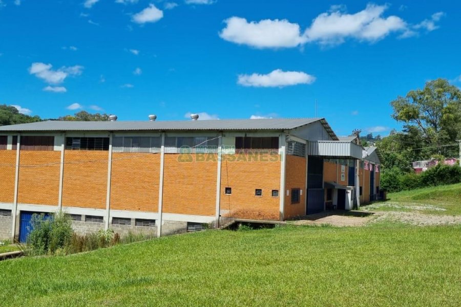 Pavilhão com 2100m², no bairro Linha 40 em Caxias do Sul para Comprar
