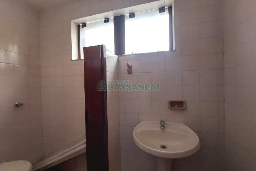 Sala com 60m², no bairro Centro em Caxias do Sul para Alugar