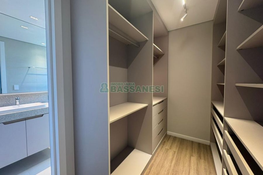 Apartamento com 129m², 3 dormitórios, 2 vagas, no bairro Petrópolis em Caxias do Sul para Comprar