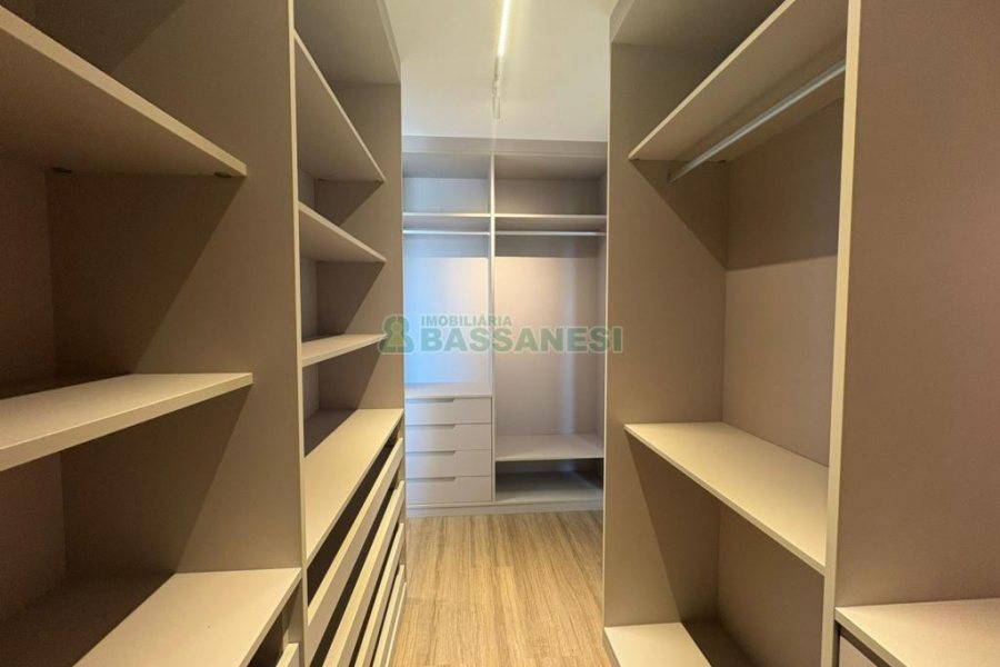 Apartamento com 129m², 3 dormitórios, 2 vagas, no bairro Petrópolis em Caxias do Sul para Comprar