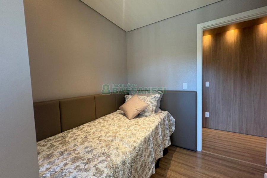 Apartamento com 129m², 3 dormitórios, 2 vagas, no bairro Petrópolis em Caxias do Sul para Comprar