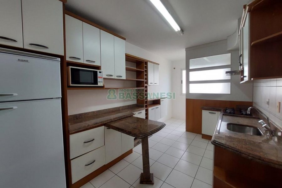 Apto Mobiliado com 60m², 2 dormitórios, 1 vaga, no bairro Sagrada Família em Caxias do Sul para Alugar