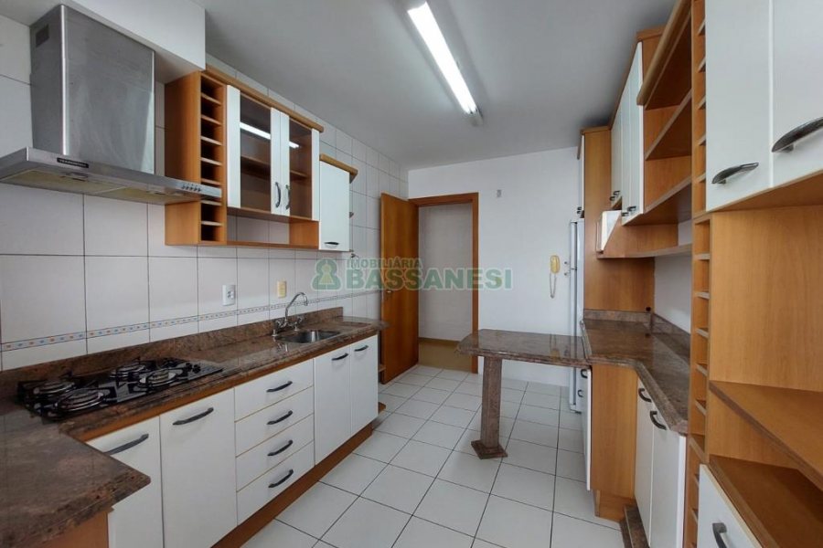 Apto Mobiliado com 60m², 2 dormitórios, 1 vaga, no bairro Sagrada Família em Caxias do Sul para Alugar