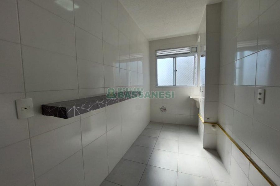 Apartamento com 45m², 2 dormitórios, 1 vaga, no bairro Panazzolo em Caxias do Sul para Alugar