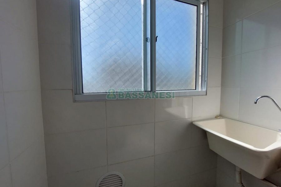 Apartamento com 45m², 2 dormitórios, 1 vaga, no bairro Panazzolo em Caxias do Sul para Alugar