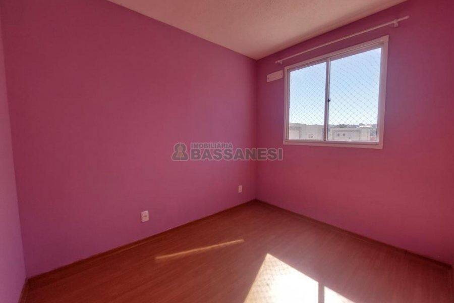 Apartamento com 45m², 2 dormitórios, 1 vaga, no bairro Panazzolo em Caxias do Sul para Alugar