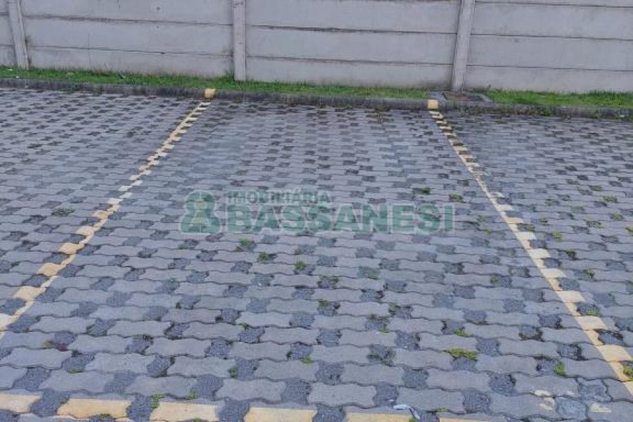 Apartamento com 45m², 2 dormitórios, 1 vaga, no bairro Panazzolo em Caxias do Sul para Alugar