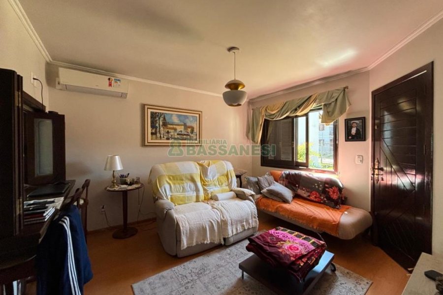 Casa com 206m², 3 dormitórios, 2 vagas, no bairro Vinhedos em Caxias do Sul para Alugar