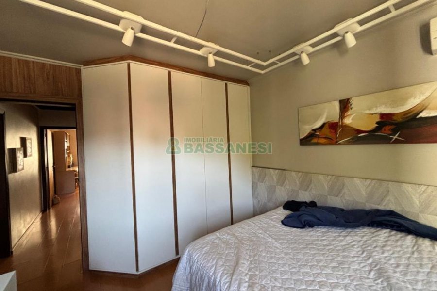 Casa com 206m², 3 dormitórios, 2 vagas, no bairro Vinhedos em Caxias do Sul para Alugar