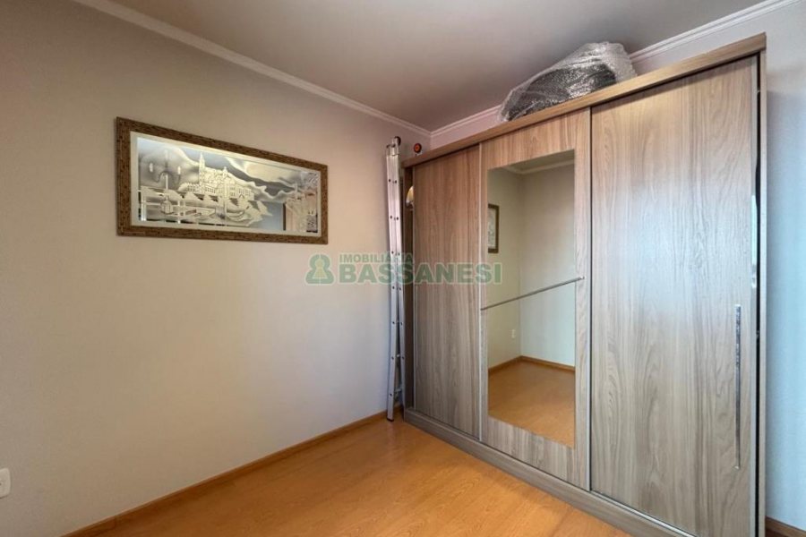 Casa com 206m², 3 dormitórios, 2 vagas, no bairro Vinhedos em Caxias do Sul para Alugar