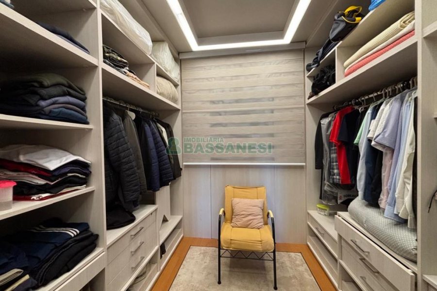 Casa com 206m², 3 dormitórios, 2 vagas, no bairro Vinhedos em Caxias do Sul para Alugar