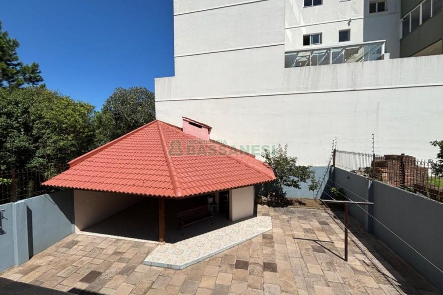Casa com 206m², 3 dormitórios, 2 vagas, no bairro Vinhedos em Caxias do Sul para Alugar