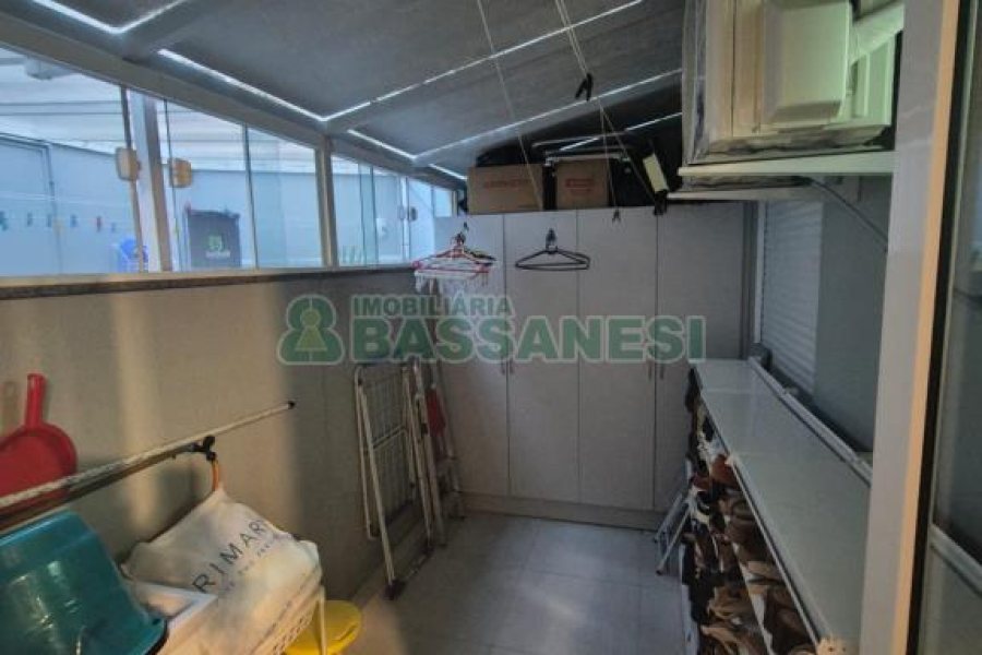 Apto Mobiliado com 64m², 2 dormitórios, 1 vaga, no bairro São Luiz em Caxias do Sul para Alugar